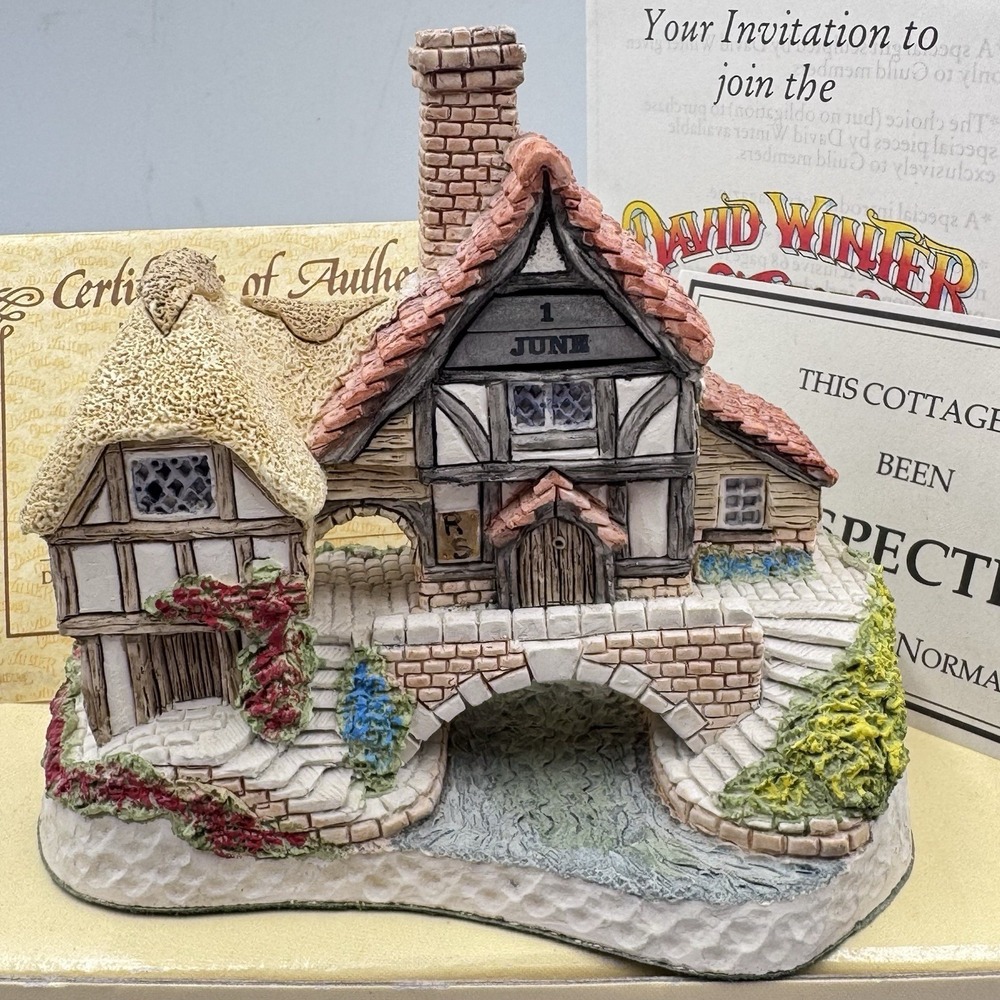 David Winter Cottages Birth Day Cottage Arches Thwonce 1993 Vintage June One